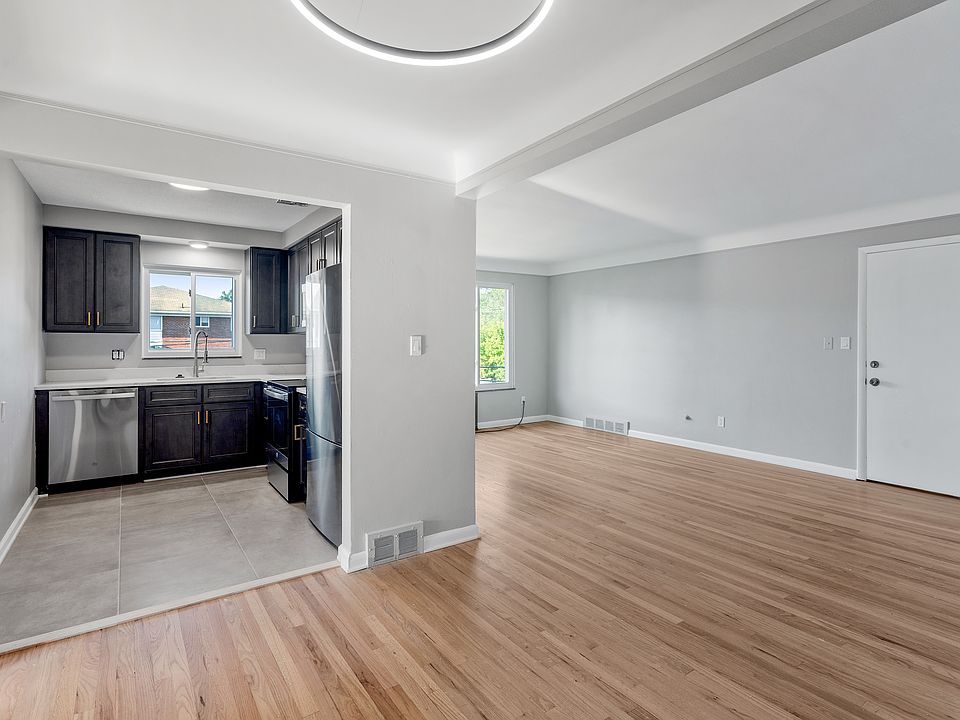 1st image of 1909 Gardenia Ave APT 8