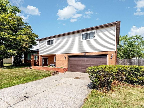 2nd image of 30 Lynndon Ln