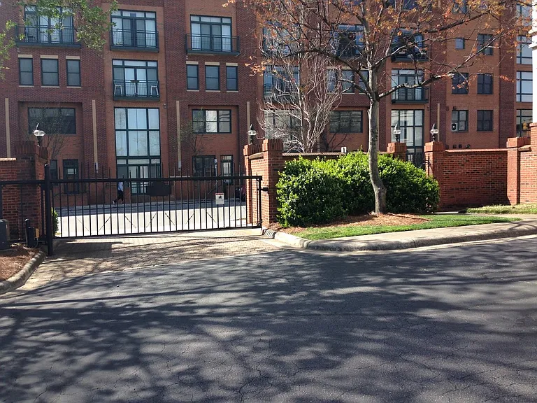 200 E Davie St — Photo 3