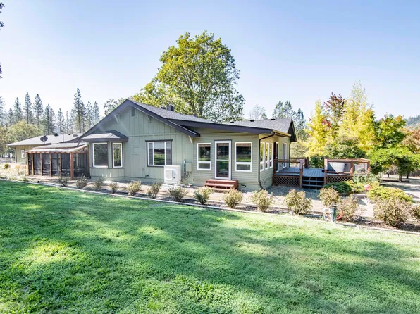 550 Earhart Rd, Rogue River, OR 97537