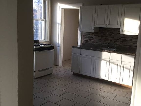 4th image of 486 Howard Ave #2