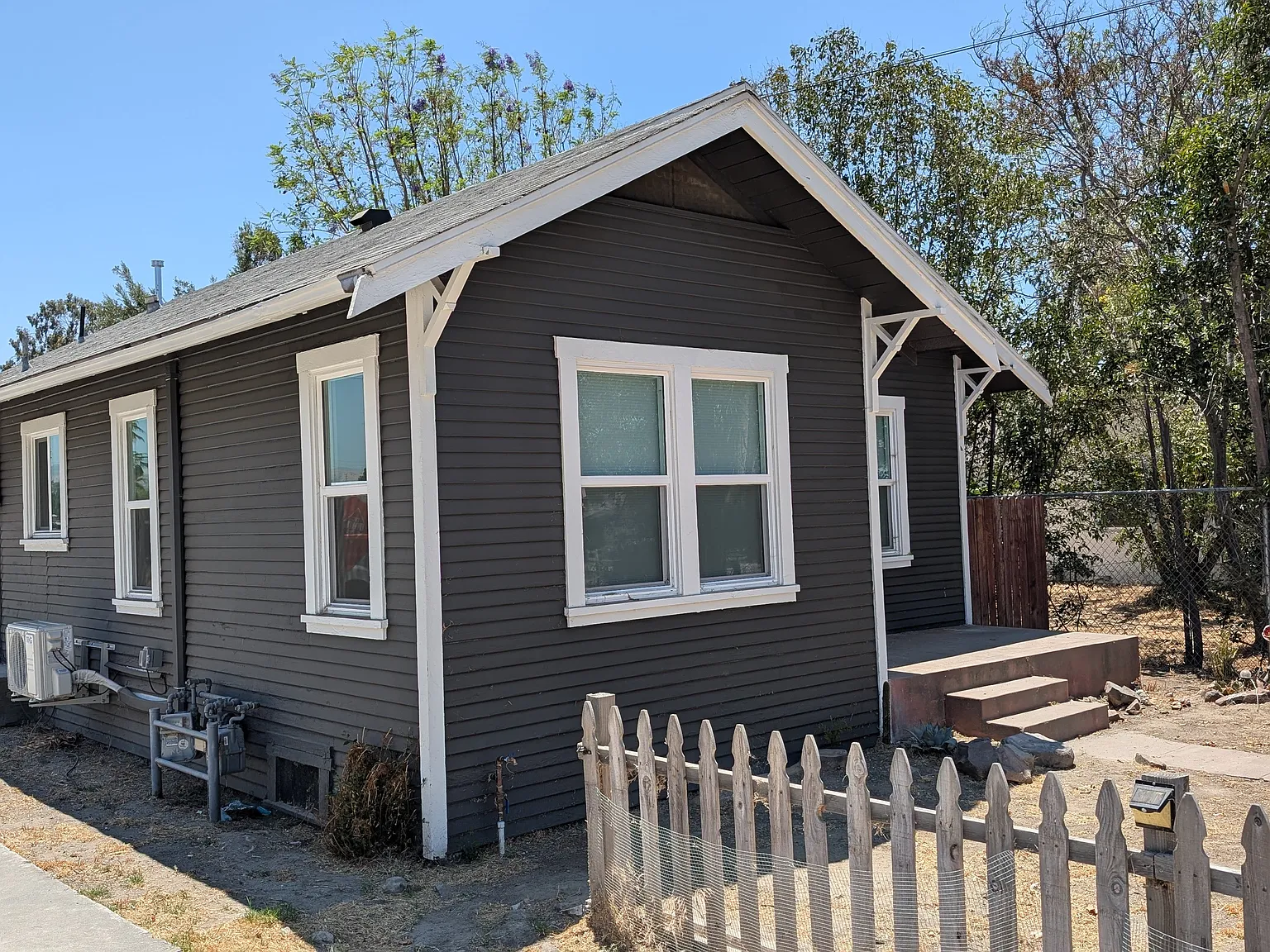 3 bed, 900 sqft, $2,560 — Photo 2