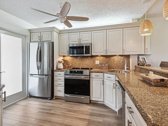 4th image of 2851 S Palm Aire Drive #105