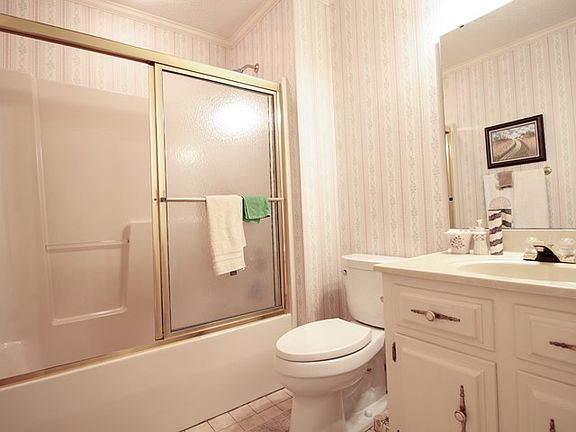4th image of 414 Meadows Ln