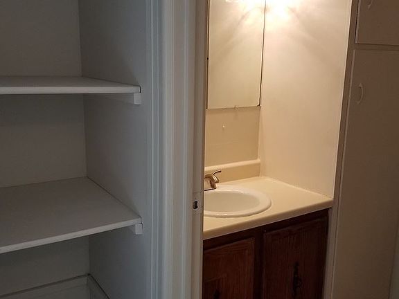5th image of 7512 Poppleton Plz APT 11