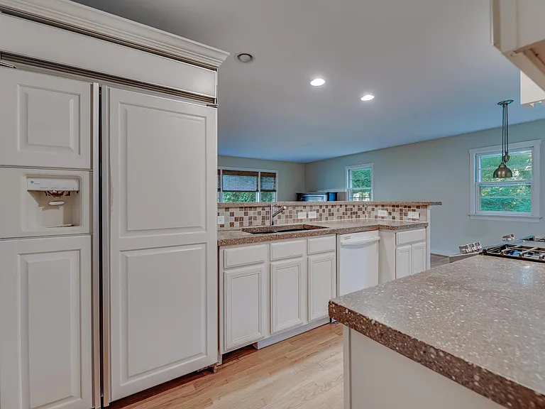 121 Winston Dr — Photo 10