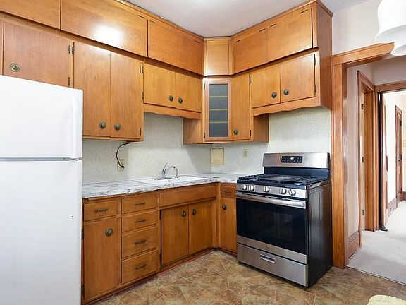 2nd image of 1665 Dayton Ave APT 3
