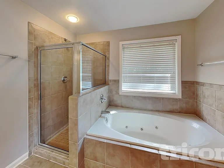 1571 English Manor Cir — Photo 14