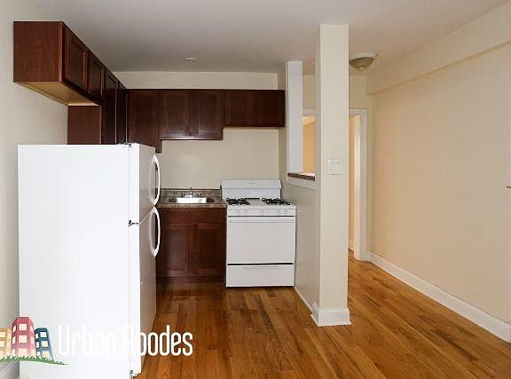 3rd image of 1347 N Dearborn St #Ua501