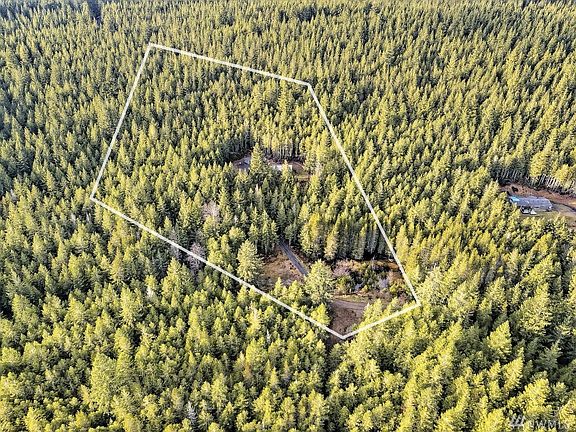 3rd image of 180 NE Sanctuary Ln