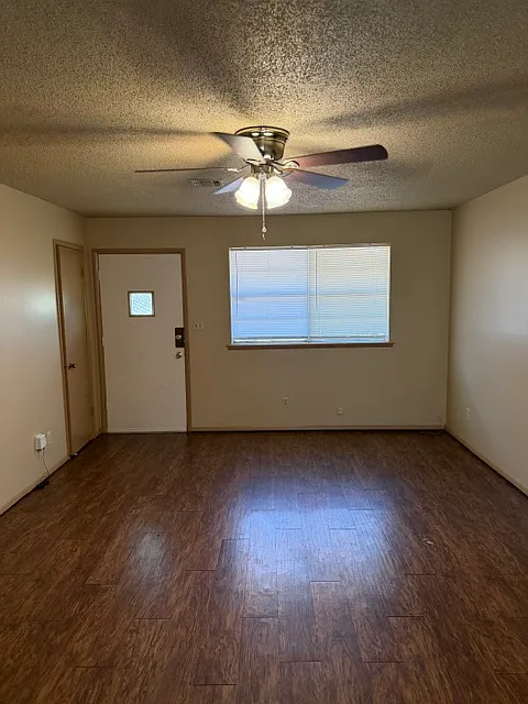 3 bed, 1.5 bath, 1200 sqft, $1,195 — Photo 2