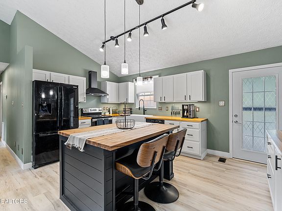 2nd image of 5969 Katrina Ln