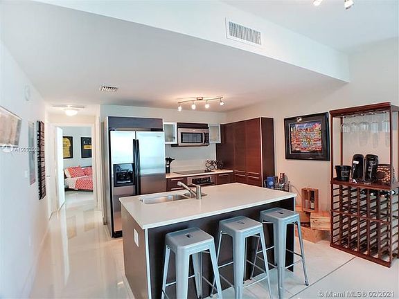 5th image of 1900 N Bayshore Dr APT 4310