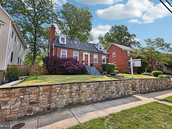 2nd image of 10419 Huntley Ave