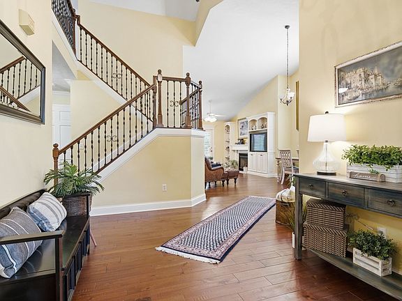 2nd image of 5 Spruce Ct
