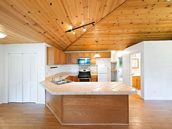 3rd image of 16-2045 Jewel Dr