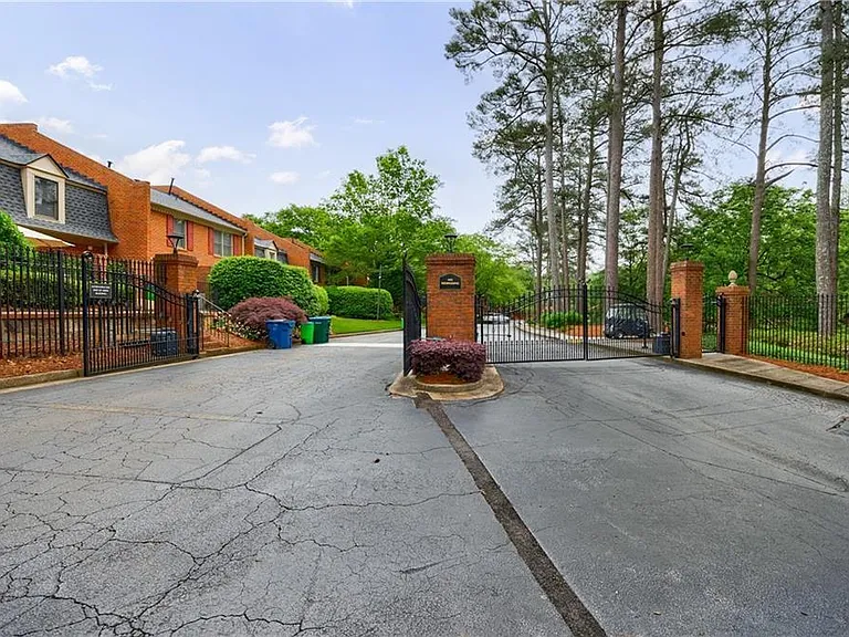 27306 Plantation Dr NE #306 — Photo 2