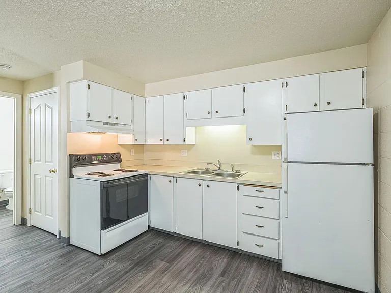 The Oaks Apartments — Photo 6