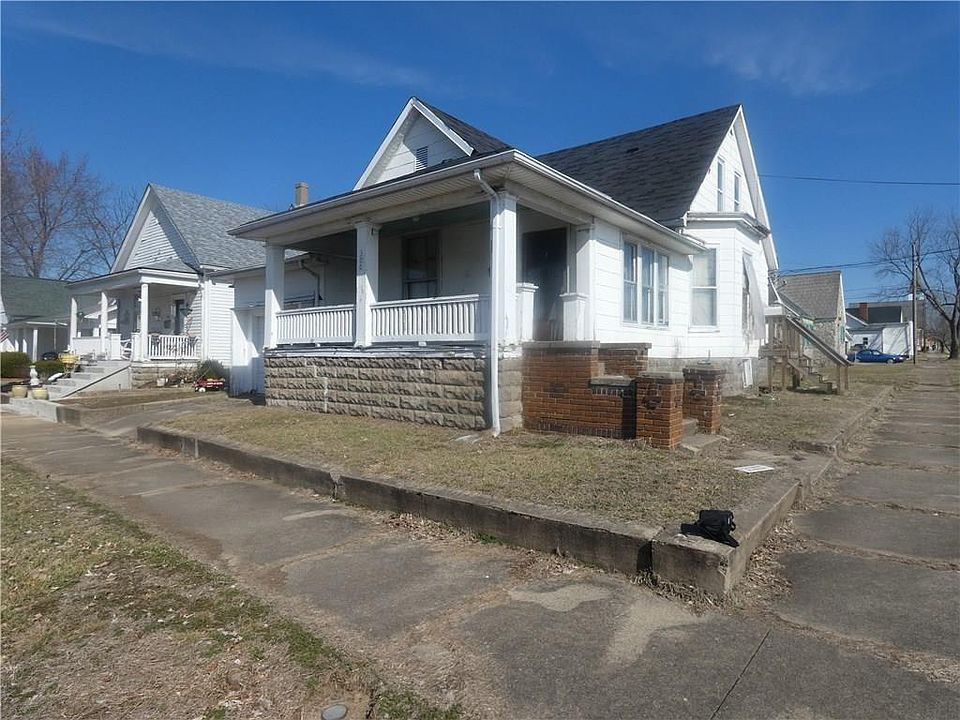 1st image of 300 N Pine St