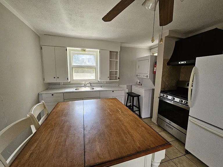 300 W Elm St — Photo 14