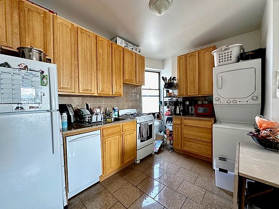 5th image of 40 W 127th St APT 20