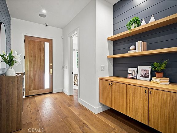 3rd image of 4458 Katherine Ave