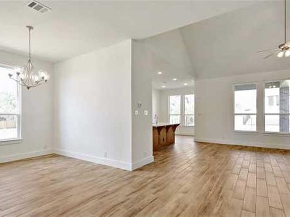 4th image of 28507 Lucille Place