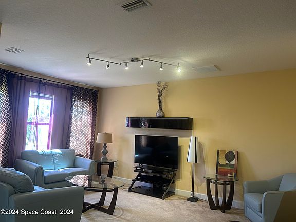 4th image of 755 Ventura Dr