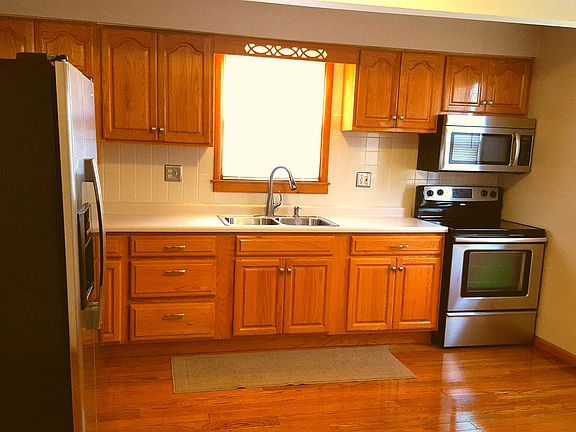 2nd image of 250 Cunningham Ln