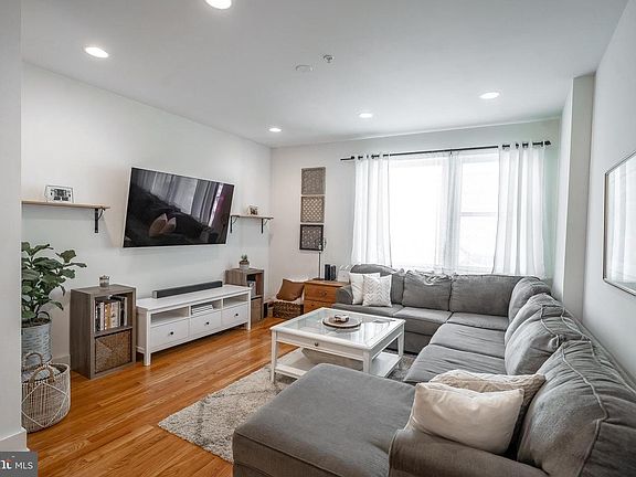 3rd image of 316 Richmond St #1