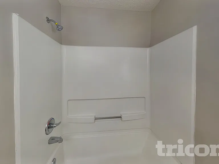 9598 Lakeview Cir — Photo 12