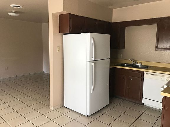 4th image of 1601 N Virginia St #30