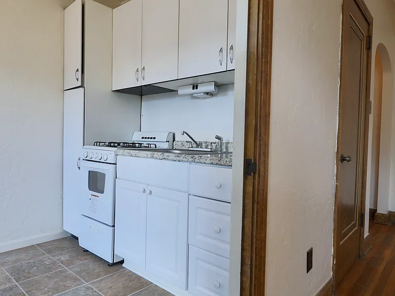 Apartments On Academy — Photo 37