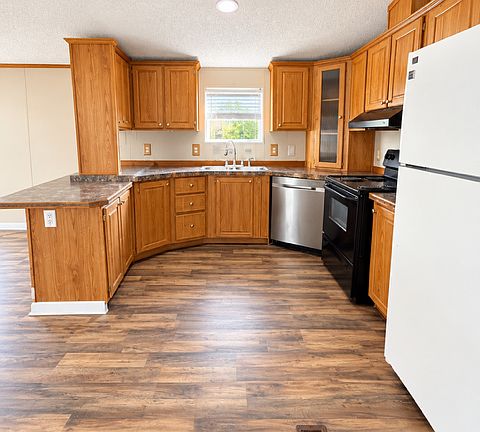 5th image of 437 Everest Rd Lot 3