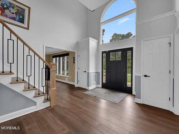 3rd image of 6 Quaker Hill Road