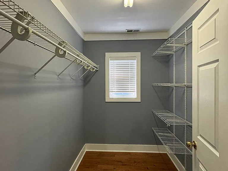 940 Julian Rd — Photo 9