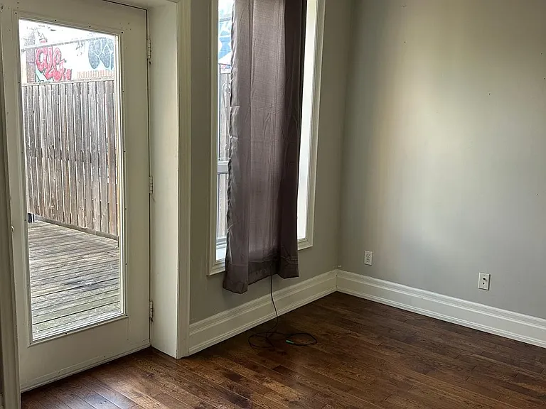 378 College St #2 — Photo 17