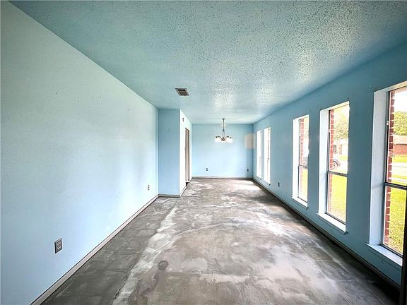 4th image of 2420 E Sunny Meade Dr