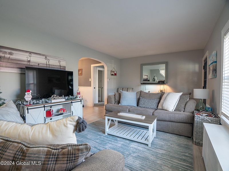 5th image of 2033 Careleon Road