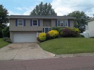 209 Harmony Dr, Marshalltown, IA 50158