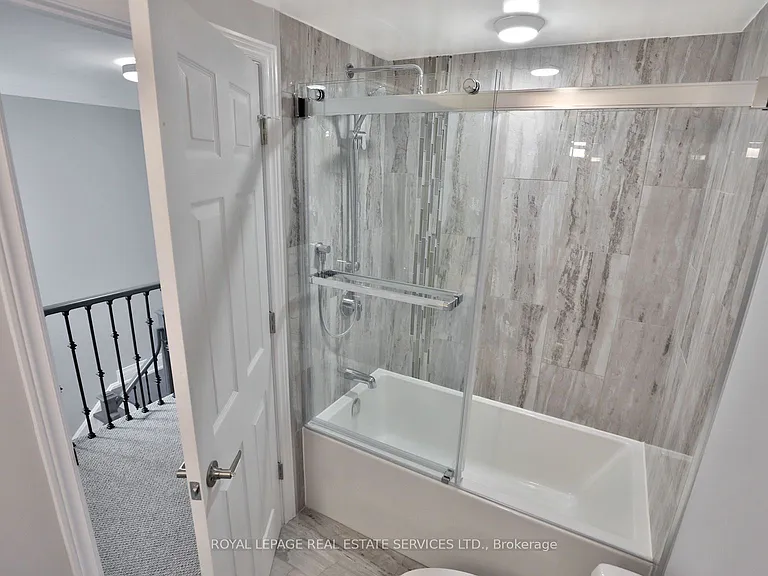 1021 Runnymead Cres — Photo 21