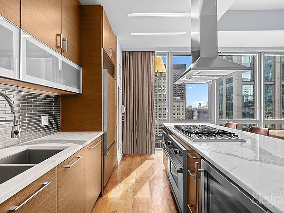 2nd image of 39 E 29th St #Ph2b