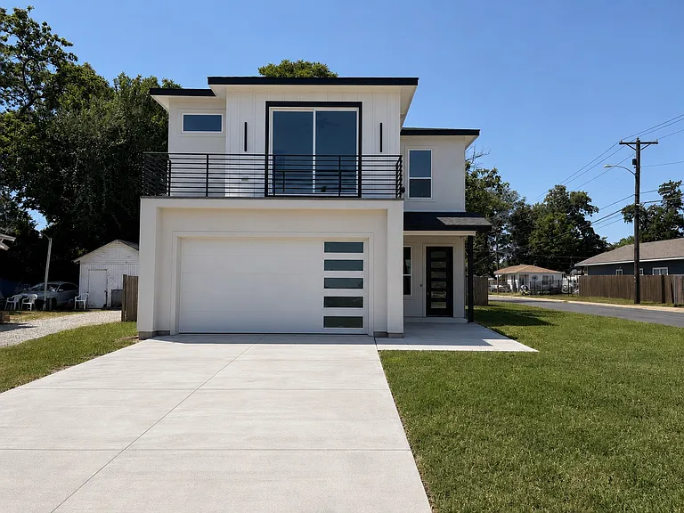 2602 Ghent St — Photo 1