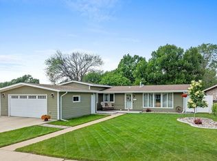 120 25th St SW, Minot, ND 58701