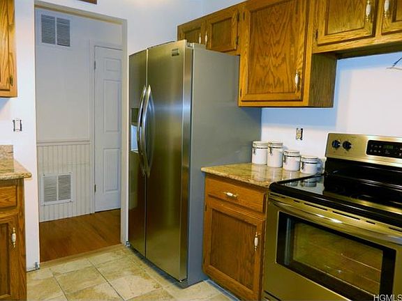 3rd image of 103 Sheffield Ct