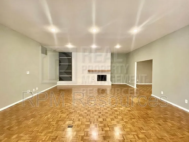 2614 NW 62nd St — Photo 8