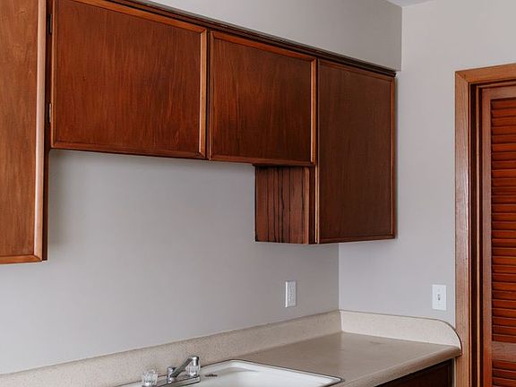 5th image of 317 15th Ave NE APT 12