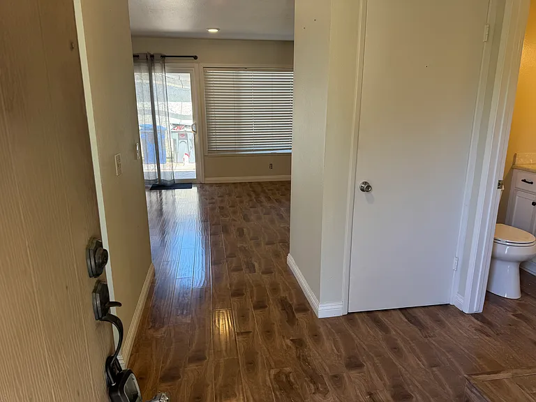 860 Hartford Ln — Photo 10