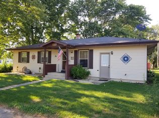 108 W 2nd St, Leaf River, IL 61047