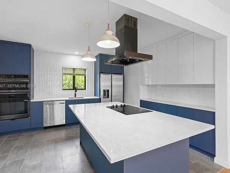 517 Palermo Ave — Photo 12